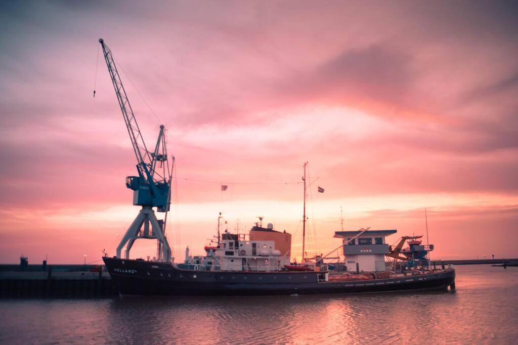 Unieke Woonboot In Harlingen Leilighet Eksteriør bilde